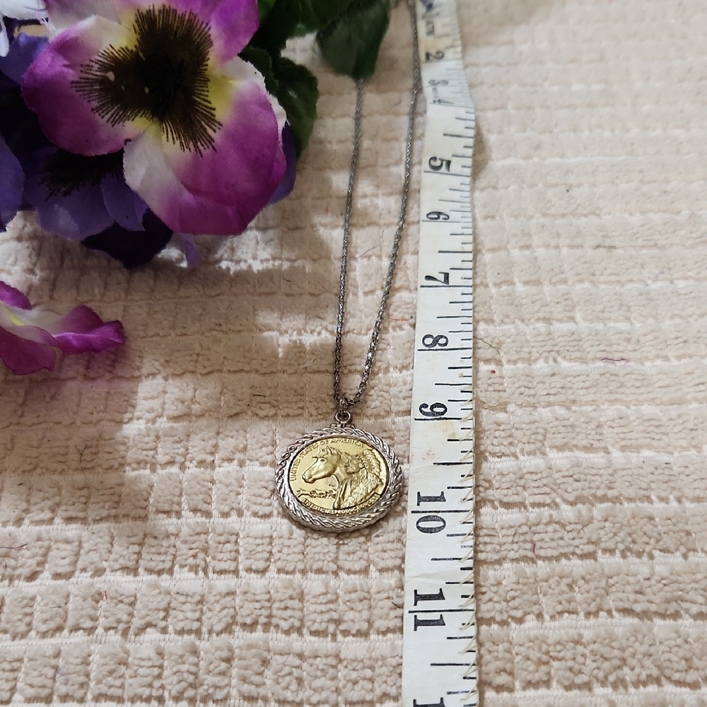 Elegant Gold and Silver Pendant Necklace - Picture 4 of 4